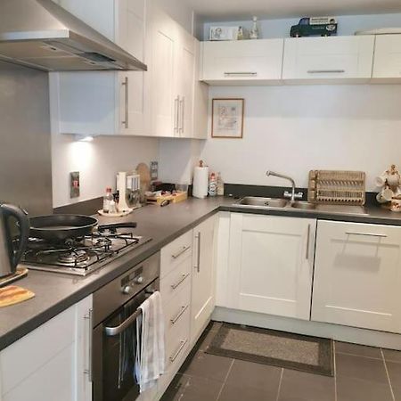 3 Bedroom Home Near Windsor Castle, Legoland, & Heathrow Слау Экстерьер фото