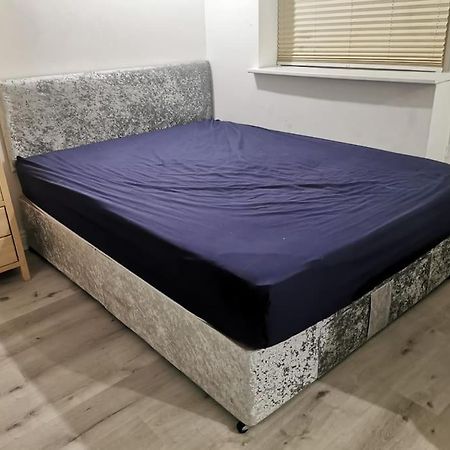 3 Bedroom Home Near Windsor Castle, Legoland, & Heathrow Слау Экстерьер фото