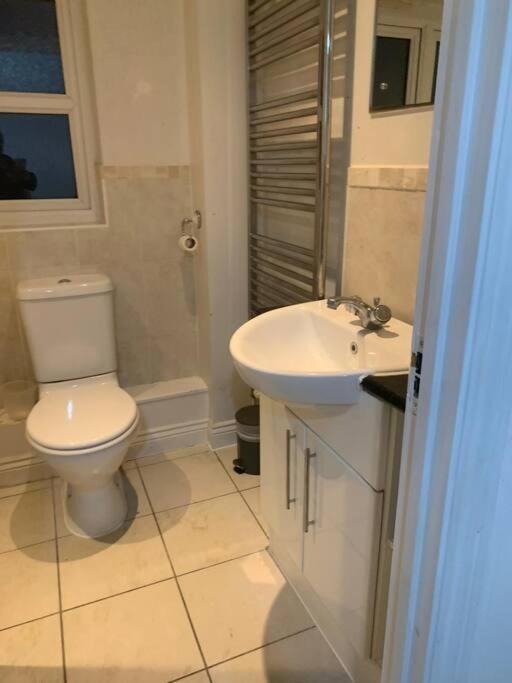 3 Bedroom Home Near Windsor Castle, Legoland, & Heathrow Слау Экстерьер фото