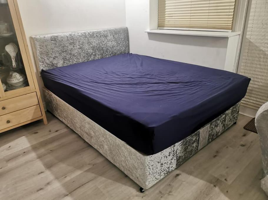 3 Bedroom Home Near Windsor Castle, Legoland, & Heathrow Слау Экстерьер фото